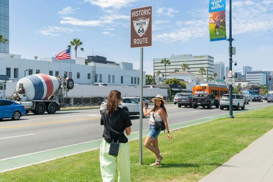 Los Angeles: Celebrity Homes and Hollywood Open-Air Bus Tour - Starting among the stars on Hollywood Boulevard