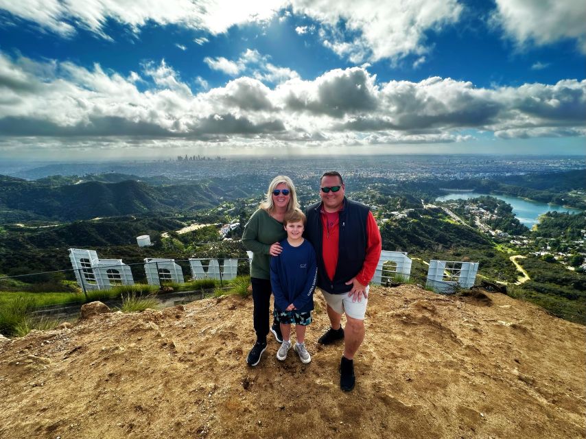 Los Angeles: Front & Back of Hollywood Sign Hike Guided Tour - The main viewpoint and the photo session