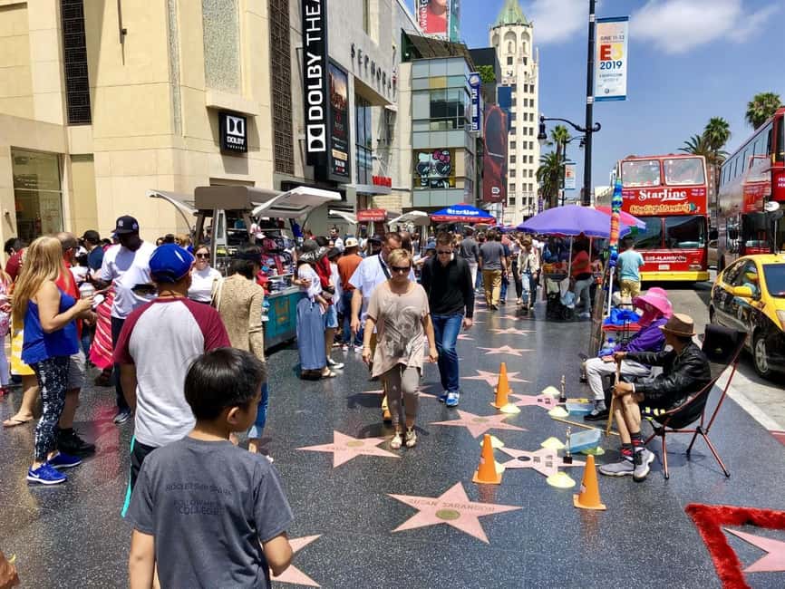 Los Angeles: Hollywood and Beverly Hills Guided Bus Tour - What the guides add to the ride