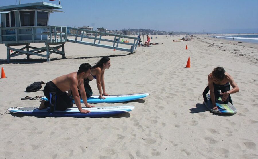 Los Angeles: Surfing Lesson in Venice Beach - Rinsing off and getting your belongings