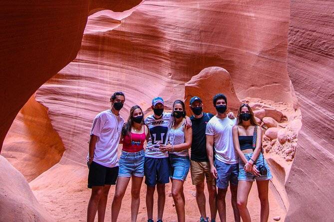 Lower Antelope Canyon Hiking Tour - The one-mile loop and its changing light