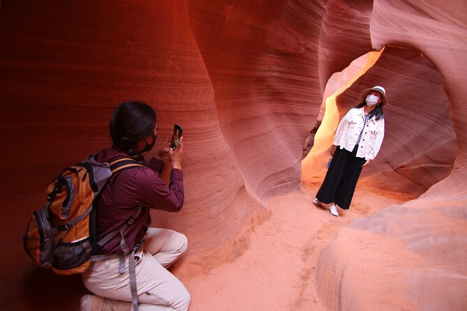 Lower Antelope Canyon Hiking Tour - From the check-in booth to the canyon entrance