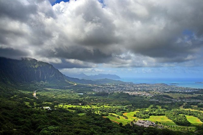 Majestic Circle Island Tour with Lunch - Lunch at Pounders Restaurant and the Hukilau Marketplace