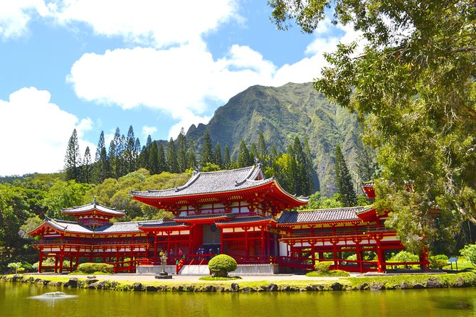 Majestic Circle Island Tour with Lunch - Waimea Valley: the best chance to get in the water
