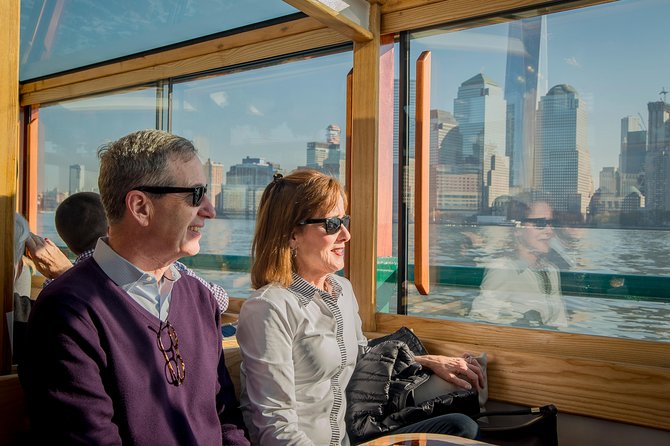 Manhattan Architecture Yacht Cruise - Roosevelt Island, the Chrysler Building, and the East River skyline