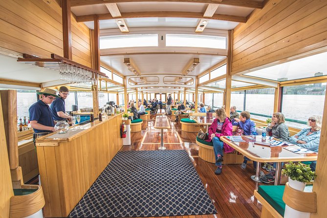 Manhattan Architecture Yacht Cruise - The boat, seating, drinks, and onboard comfort