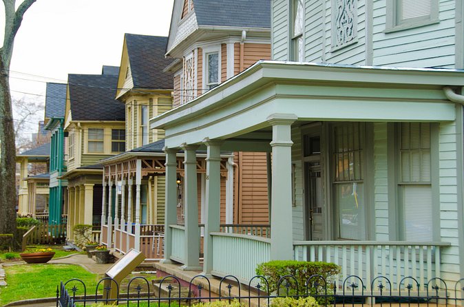 Martin Luther King Jr. History Walking Tour - The King Center brings the story toward remembrance
