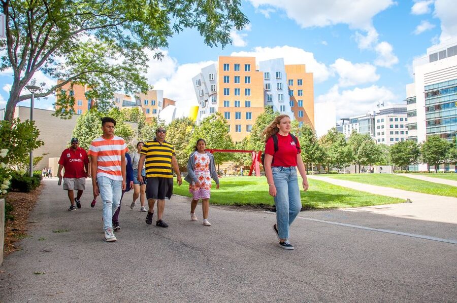 Massachusetts Institute of Technology Public Tour - Famous alumni, research, and the MIT mindset