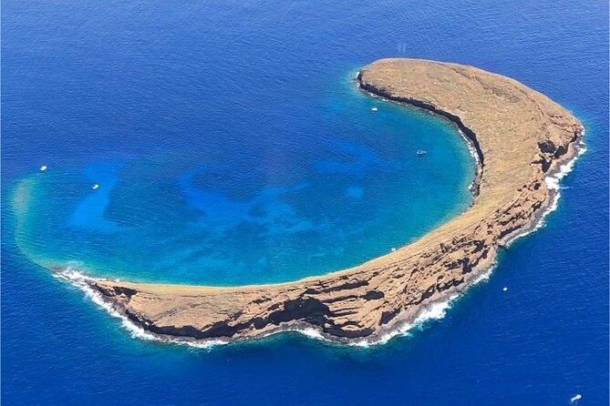 Maui: Molokini Crater and Turtle Town Snorkeling From Kihei - Molokini Crater: the clearest water of the morning