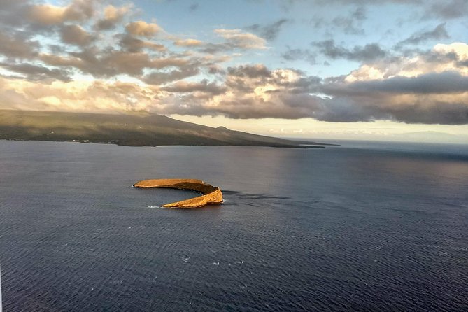 Maui -PRIVATE- Air Tour: 5 Islands: (2-5 people): SEE Even MORE! - Kahoolawe, Molokini Crater, and the open sea