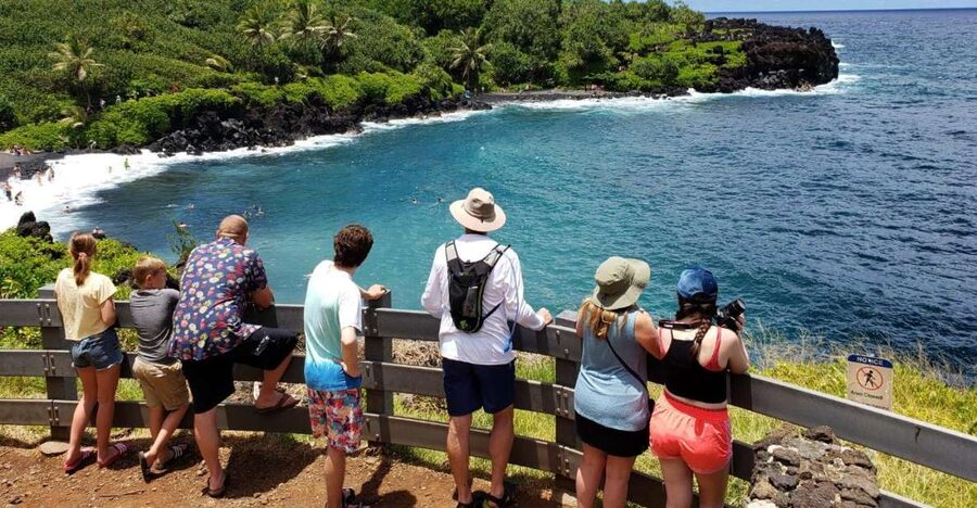 Maui: Road to Hana Adventure with Breakfast & Lunch - Pickup, breakfast, and the long first stretch