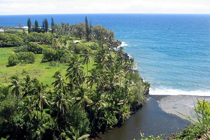 Maui: Road to Hana Luxury Limo-Van Tour with Helicopter Flight - Wai’anapanapa and the black-sand coast