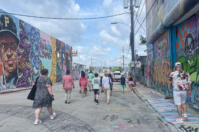 Miami All-In-One: City Sightseeing & water taxi experience - Bayside Marketplace and the boat ride