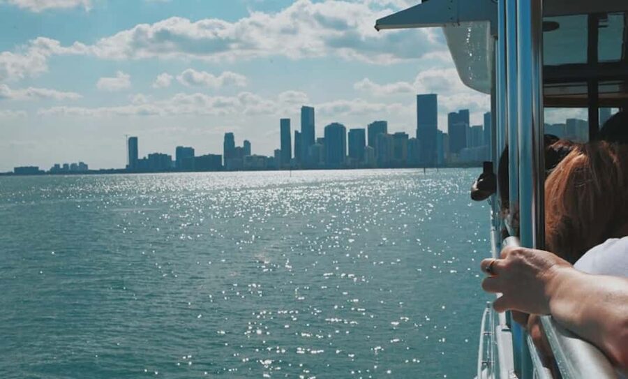 Miami: Biscayne Bay Millionaire's Homes Sightseeing Cruise - Venetian Islands, Hibiscus Island, and Star Island