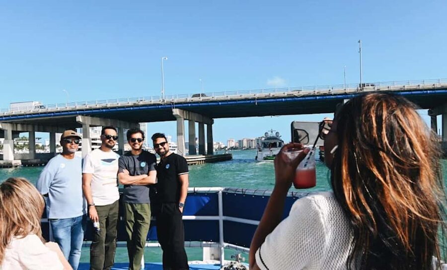 Miami: Biscayne Bay Millionaire's Homes Sightseeing Cruise - South Beach and the Port of Miami