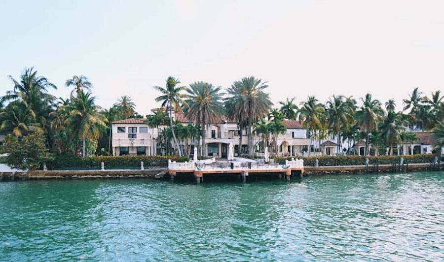 Miami: Biscayne Bay Millionaire's Homes Sightseeing Cruise - Commentary in English and Spanish