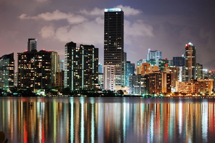 Miami: Open-top Bus Sightseeing Night Tour with Live Guide - What the guide adds to a moving tour