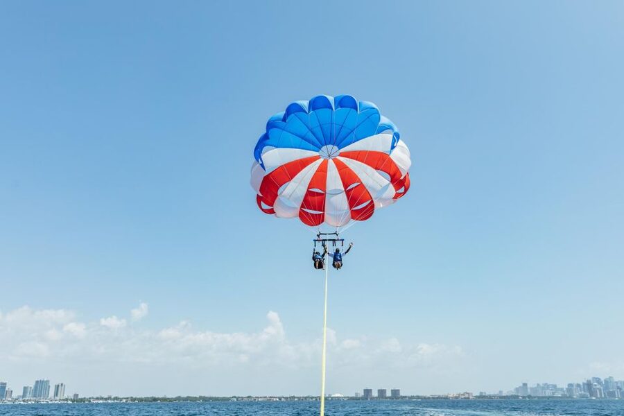 Miami: Parasailing Experience in Biscayne Bay - Choosing a wet or dry landing