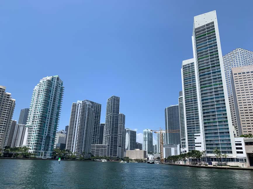 Miami Skyline Cruise of Millionaire Homes - What the crew adds to the ride