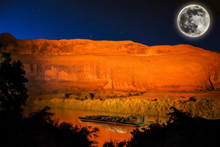 Moab: Colorado River Dinner Cruise with Music and Light Show - A different kind of Moab evening