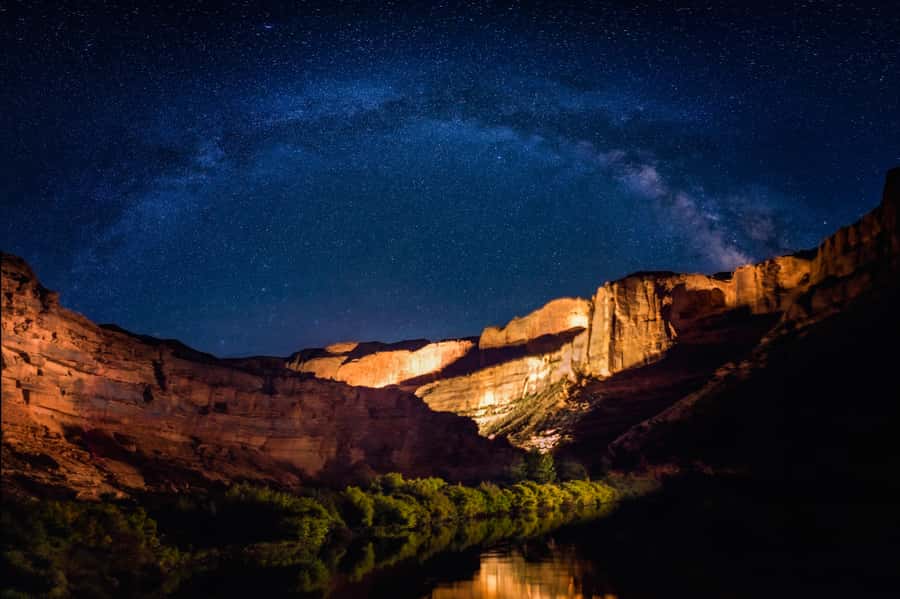 Moab: Colorado River Dinner Cruise with Music and Light Show - How the evening feels from start to finish