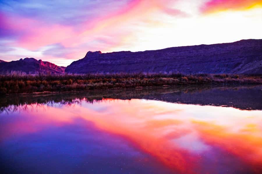 Moab: Colorado River Dinner Cruise with Music and Light Show - My call: book it for the setting, not just the dinner