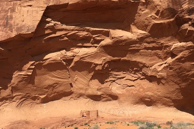 Monument Valley Extended Backcountry Tour - Ear of the Wind Arch and Echo Cave Ruin
