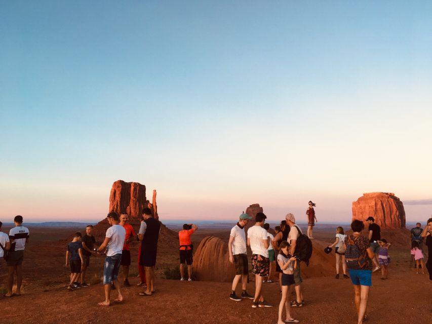 Monument Valley: Highlights Tour with Backcountry Access - Inside a Navajo hogan
