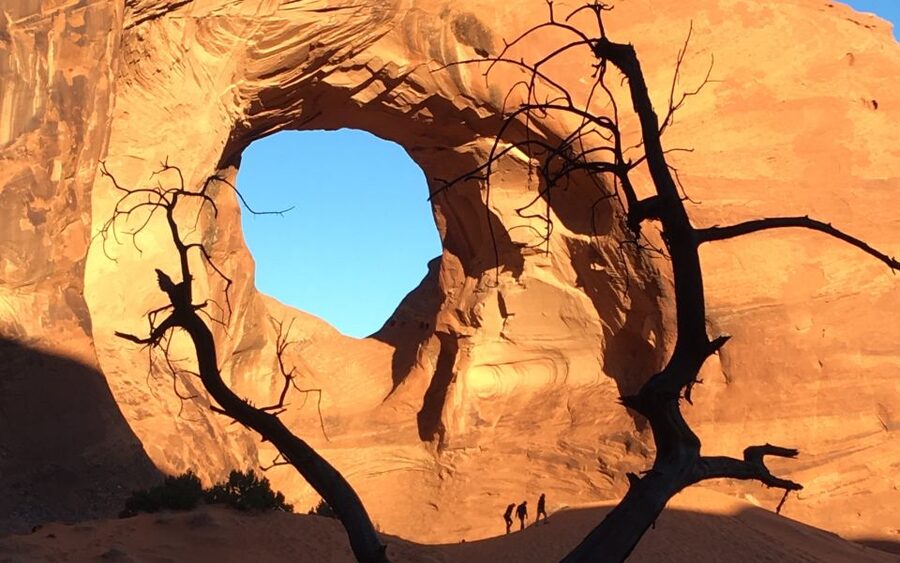 Monument Valley: Highlights Tour with Backcountry Access - A photo tour with practical help