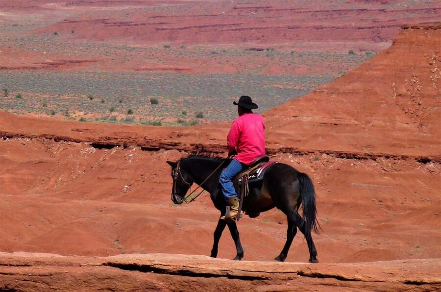 Monument Valley: Horseback Adventure Tour - Eagle Mesa and the changing views of the valley