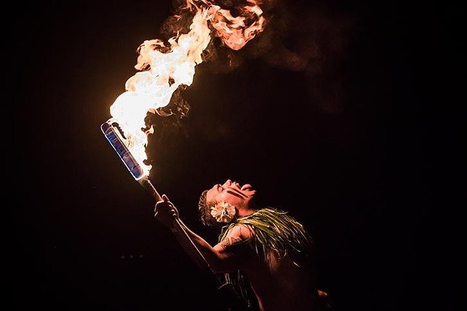 Myths of Maui Luau Dinner and Show - Handling the crowd and table setup