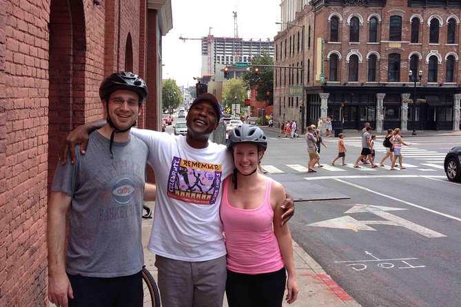 Nashville E-Bike Tour: Explore the Heart of Music City - Stories, music, and useful stops