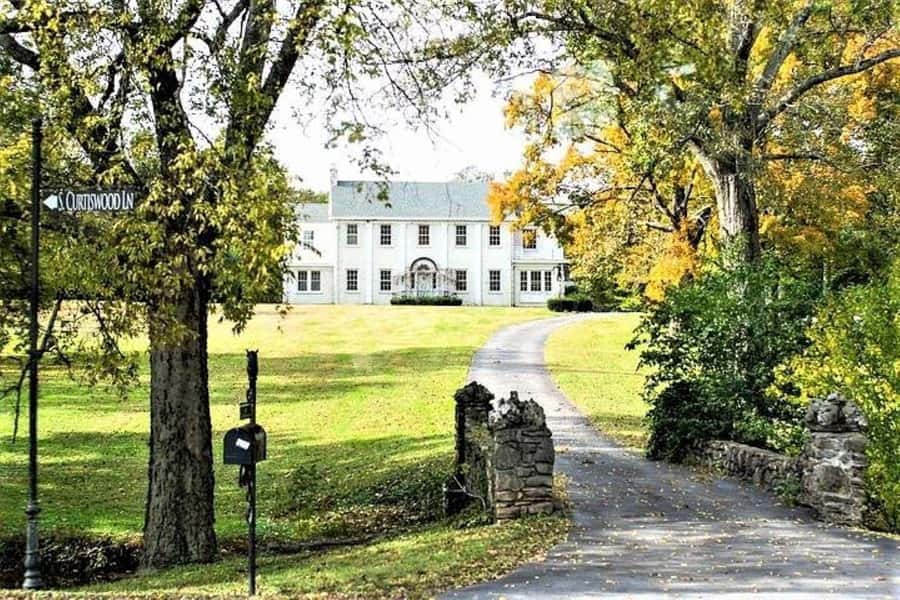 Nashville: Homes of the Stars Narrated Bus Tour - Seeing celebrity homes from Taylor Swift to Dierks Bentley
