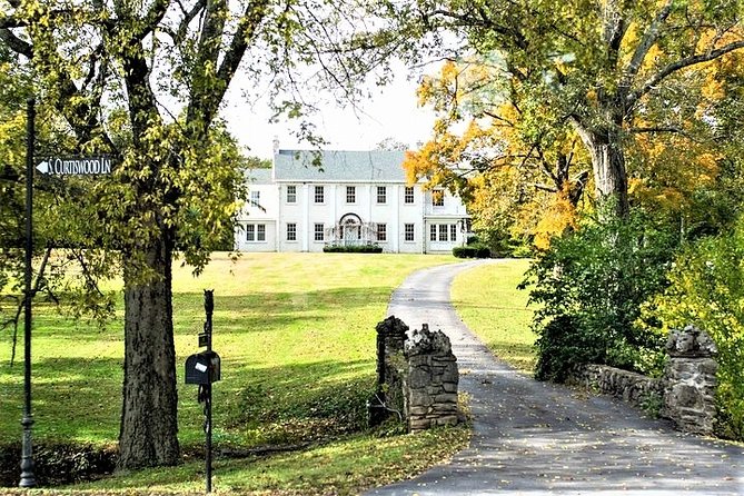 Nashville "Homes Of The Stars" Narrated Bus Tour with 30+ Celebrity Homes - What the Nashville celebrity homes tour really offers