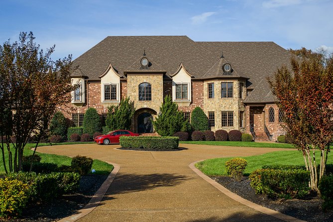 Nashville "Homes Of The Stars" Narrated Bus Tour with 30+ Celebrity Homes - Comfort, group size, and weather concerns