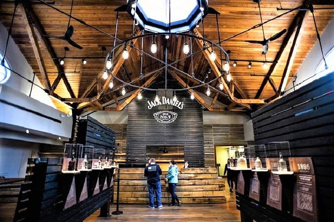 Nashville to Jack Daniel's Distillery Bus Tour + Whiskey Tastings - The return to Nashville and the day’s rhythm