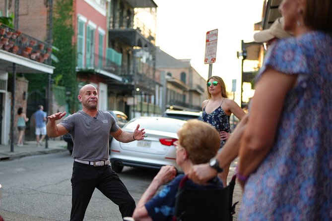 New Orleans Adults-Only True Crime and Ghost Walking Tour - A short pause at Ghost Bar