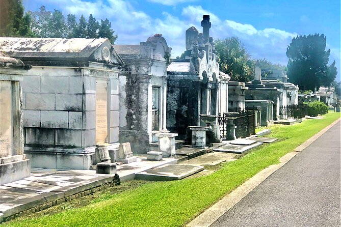 New Orleans Cemetery Walking Tour - Starting at the cemetery district