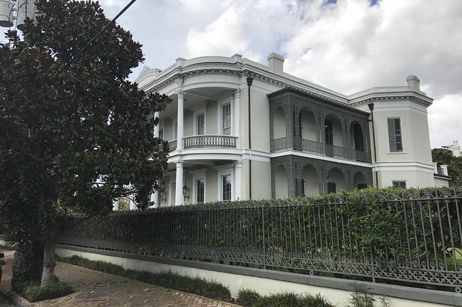New Orleans City and Cemetery 2-Hour Bus Tour - Why this bus tour works as a first look at New Orleans