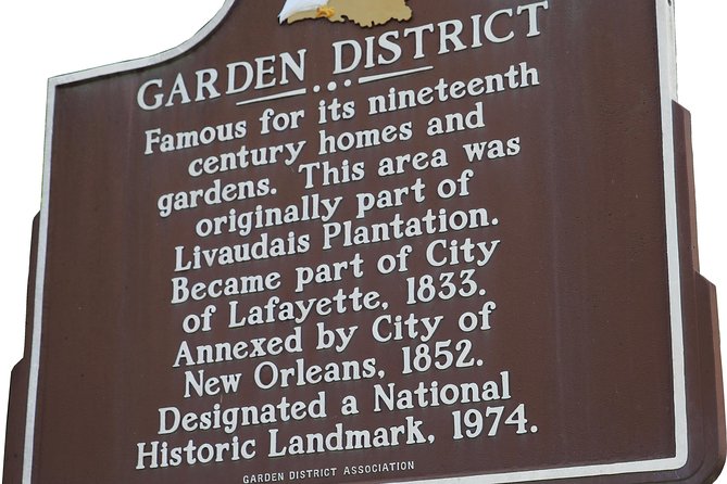 New Orleans City and Cemetery 2-Hour Bus Tour - Superdome, French Market, and Lake Pontchartrain