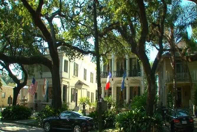 New Orleans City and Cemetery Bus Tour - City Park, sculpture, and a Morning Call beignet