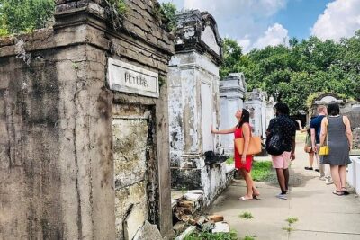 New Orleans City and Cemetery Tour with Garden District Stroll