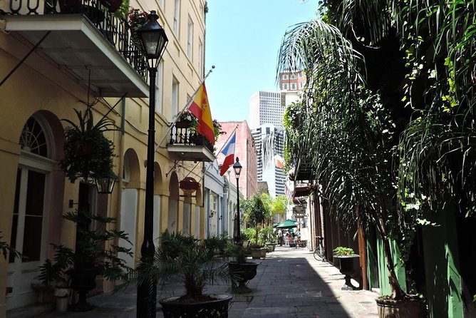 New Orleans City Tour: French Quarter, Garden District & Cemetery - Hotel pickup requires a little discipline