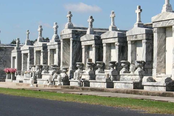 New Orleans City Tour: French Quarter, Garden District & Cemetery - Inside St. Louis Cemetery No. 3