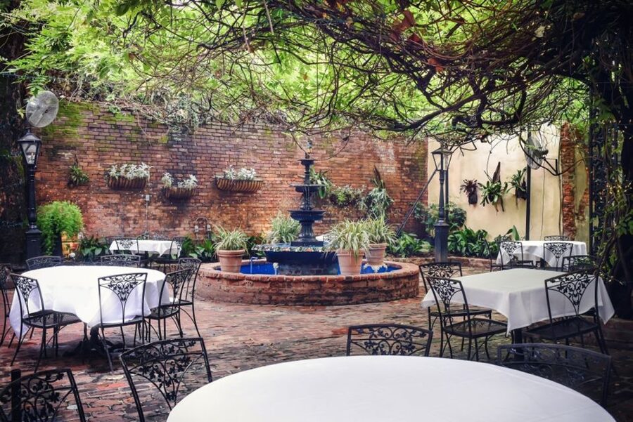 New Orleans: 'Court of Two Sisters' Jazz Brunch Buffet - Lunch dishes after 11:30 a.m.