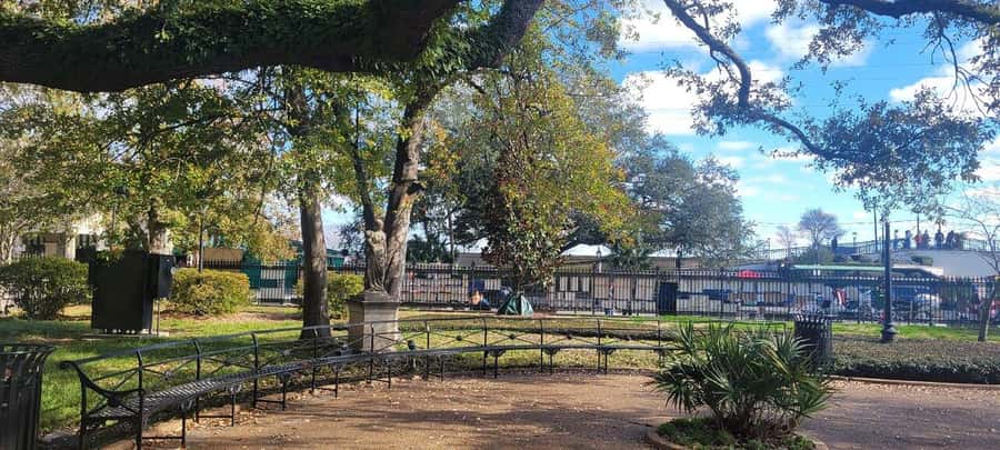 New Orleans: French Quarter, Voodoo and Cultural Experience - Walking the French Quarter with a wider lens