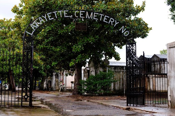 New Orleans Garden District Tour - Buckner Mansion and celebrity homes