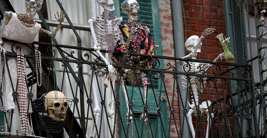 New Orleans: Haunted Pub Crawl - The French Quarter sets the mood
