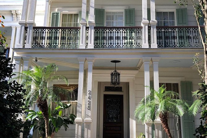 New Orleans Homes of the Rich and Famous Tour of the Garden District - Prytania Street and the antebellum houses