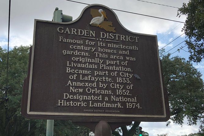 New Orleans Homes of the Rich and Famous Tour of the Garden District - Meeting at Le Petit Bleu and getting oriented